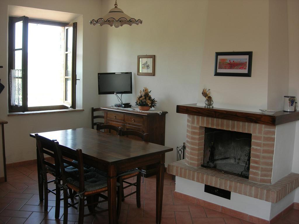 Agriturismo La Valle Del Sole Castiglione dʼOrcia Стая снимка